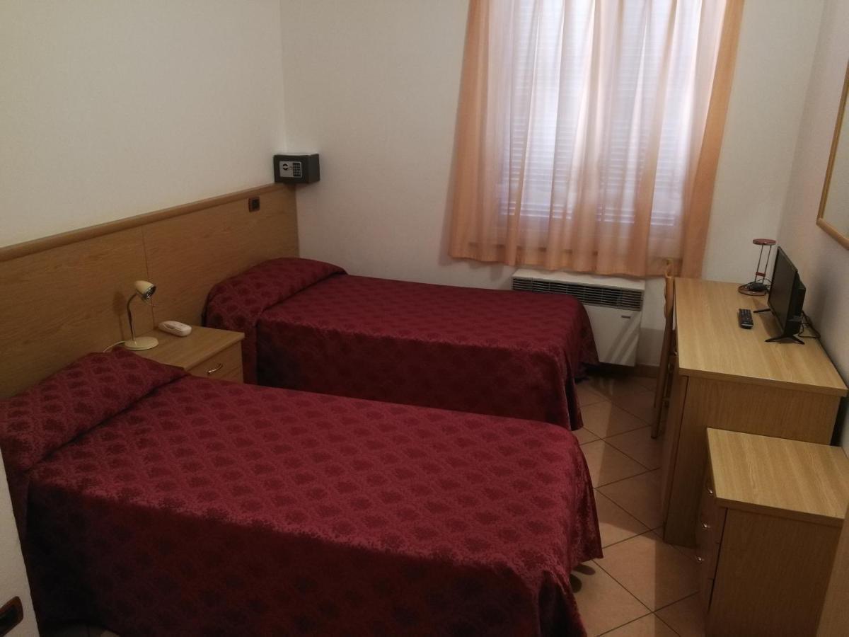 Albergo Della Stazione Cairo Montenotte Szoba fotó
